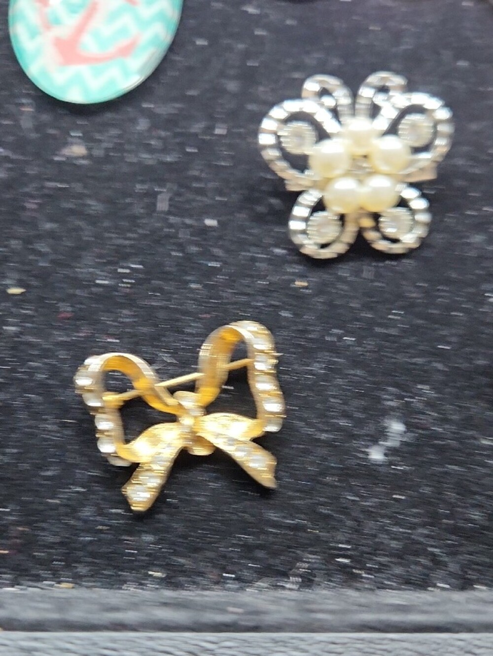 Mixed Women’s Jewelry Lot — Multicolor Charms, Crosses & Pendants - Picture 7 of 10